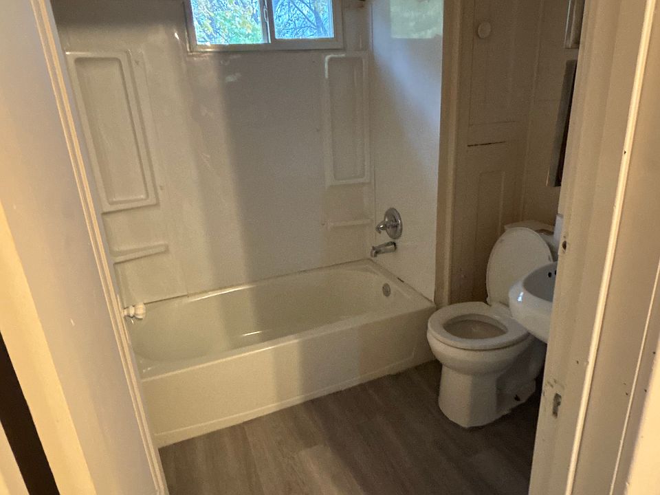 1st image of 215 Summit St W #207