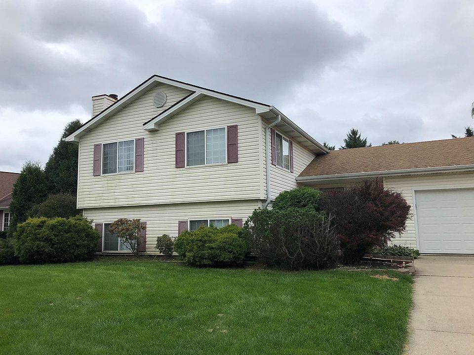2nd image of 1121 W Finch Ln