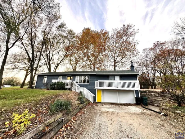 4125 NW Green Hills Rd, Topeka, KS 66618