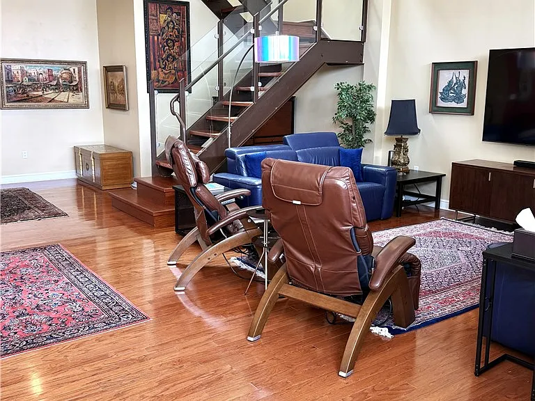 941 Penn Ave #902 — Photo 3