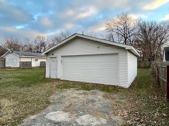 2nd image of 745 E Dayton Ct
