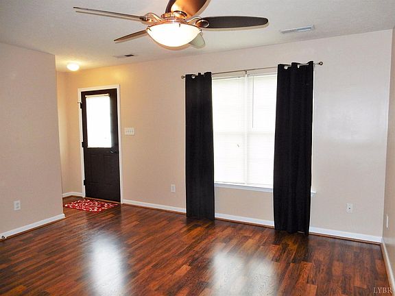 3rd image of 76 Old Tavern Cir