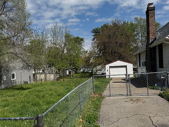 2nd image of 1317 E 16th St