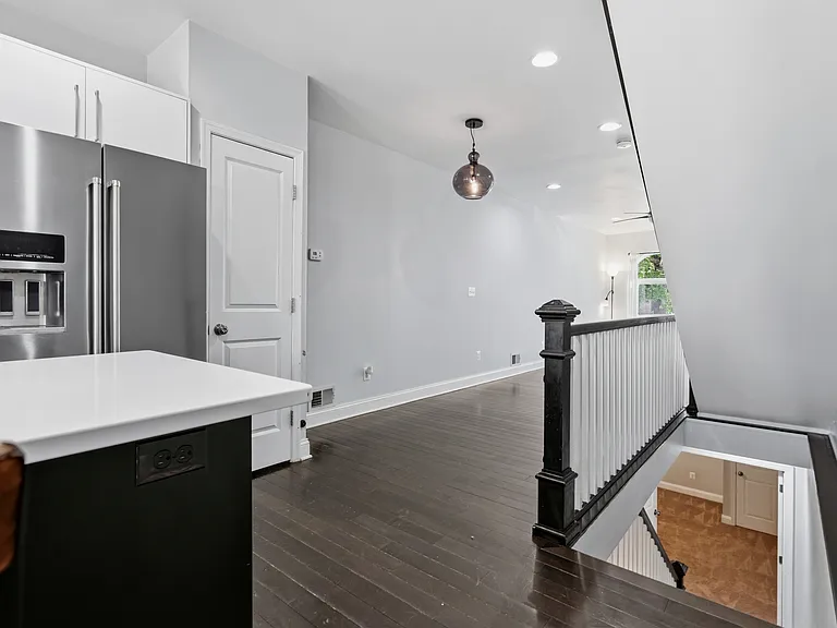 412 S East Ave — Photo 12
