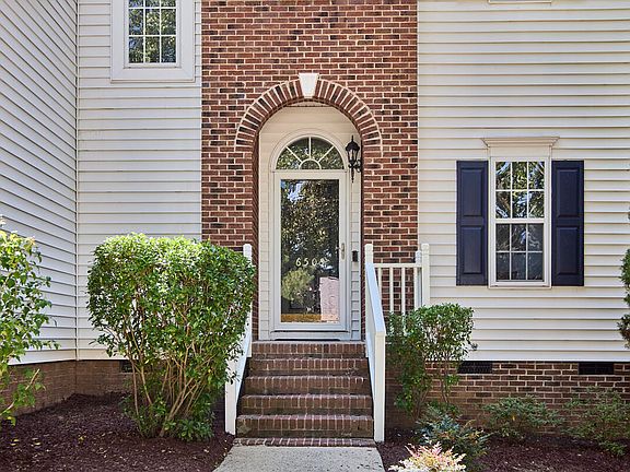 3rd image of 6505 Caverstone Ln