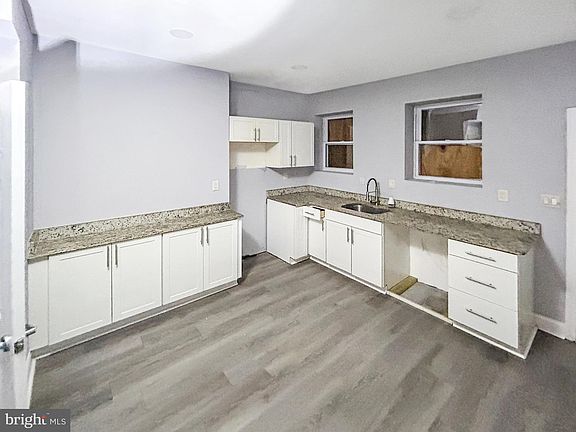 5th image of 1106 S Carey St