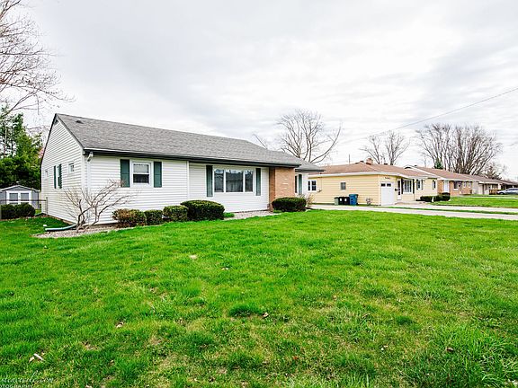3rd image of 536 Evergreen Ln