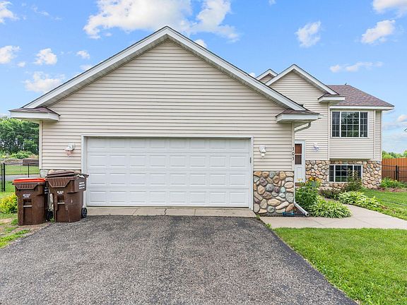 4th image of 303 Bavaria Ln