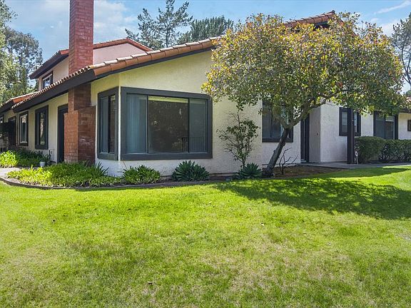 3rd image of 18 Stanford Cir