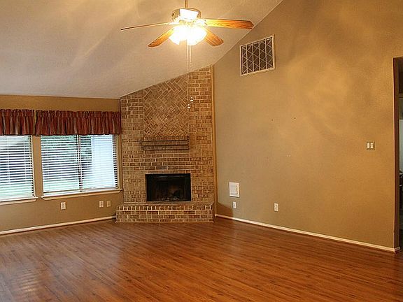 2nd image of 1208 Sunset Dr