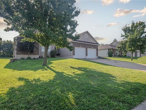 2nd image of 2500 Twin Oaks Dr