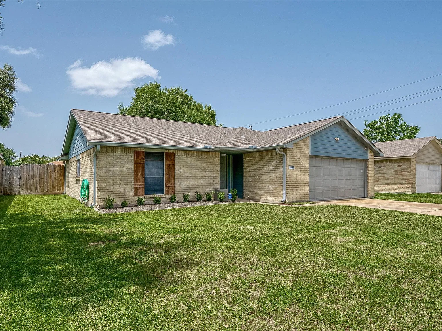 3 bed, 2.0 bath, 1217 sqft, $1,800 — Photo 2