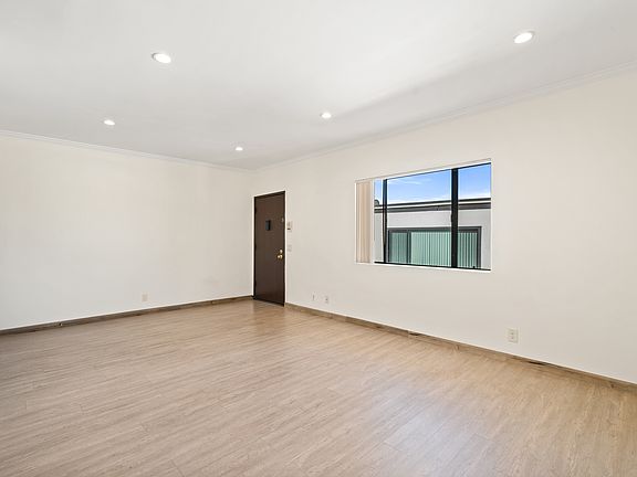 4th image of 1059 Grover Ave APT D