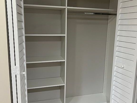 3rd image of 1638 Embassy Dr APT 102