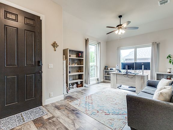4th image of 3805 Orleans Way