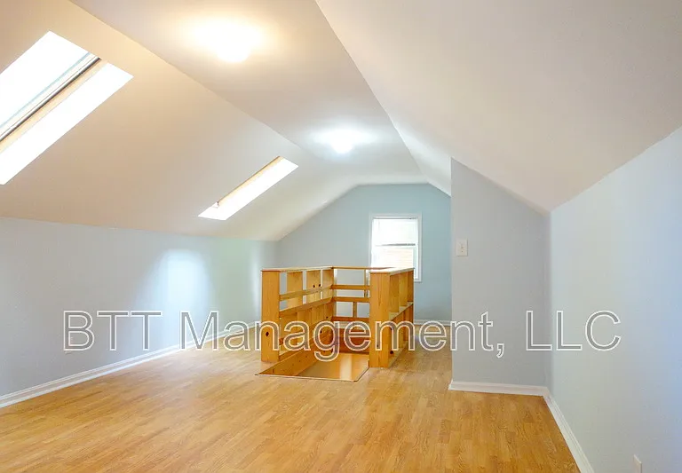 8405 Greenwood Ave #2 — Photo 52