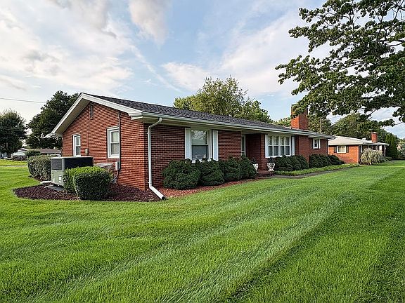 3rd image of 2216 Wyndale Rd