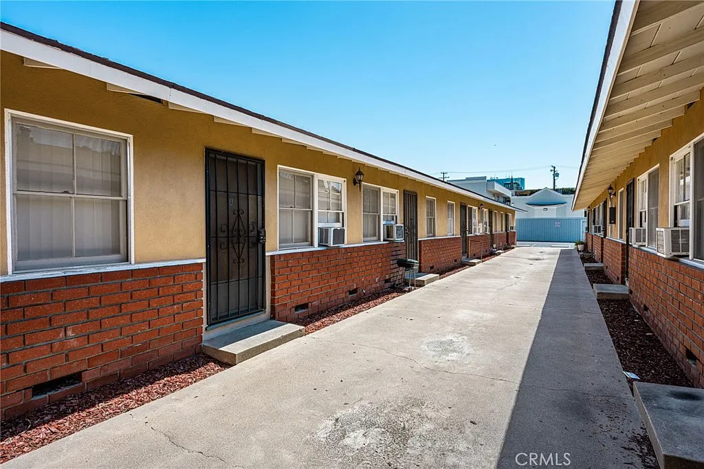 1 bed, 500 sqft, $1,800 — Photo 4