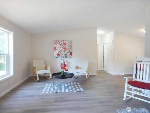 4th image of 160 E Clonakilty Drive