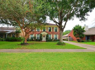 135 Spinnaker Dr, League City, TX 77573