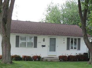 2912 Cleveland St, Clinton, IA 52732