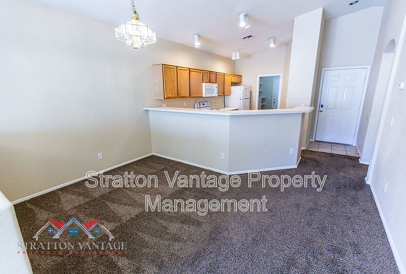 1st image of 958 S Tucana Ln
