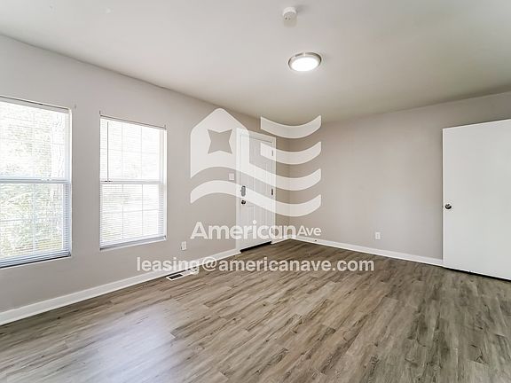 1067792_005_wm_-_living_room_13137114.jpg
