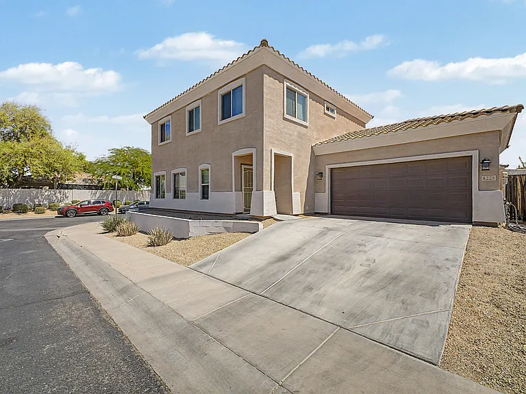8225 S 5th Ln — Photo 2