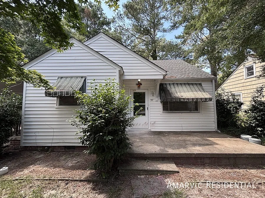 907 Rudolph St