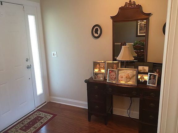 3rd image of 9057 Oakfield Dr