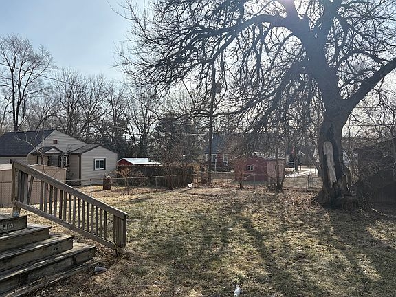 3rd image of 2214 W Tripp Ave