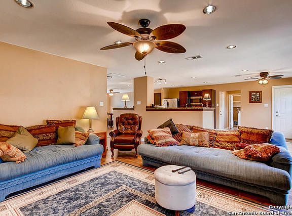 5th image of 7427 Shady Hollow Ln