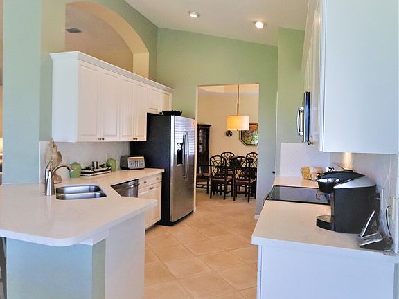 3rd image of 10422 Autumn Breeze Dr APT 201