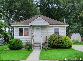 36 Prospect St, Sparta, MI 49345