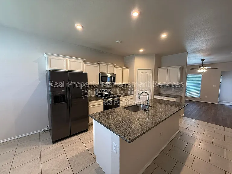 10121 Virginia Ave — Photo 2