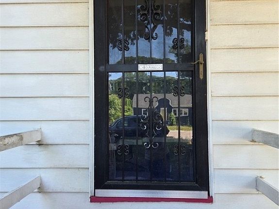 3rd image of 3300 Chapel Dr