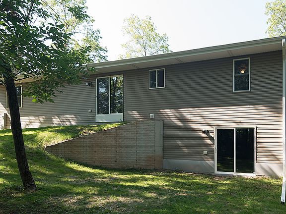3rd image of W3625 Washington Dr