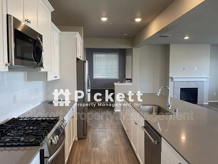 938 Timberline Ave — Photo 6