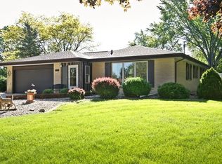 5720 S Lochleven Ln, New Berlin, WI 53146