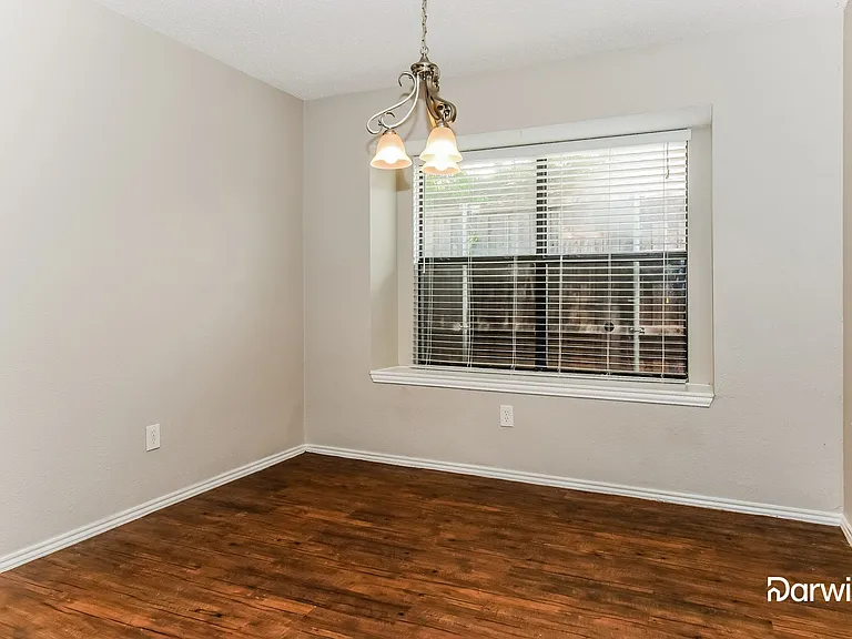 1007 Courtney Dr — Photo 7