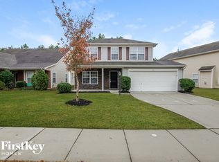 11717 Village Pond Dr, Charlotte, NC 28278
