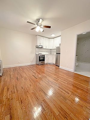 3rd image of 220 Calyer St #2F