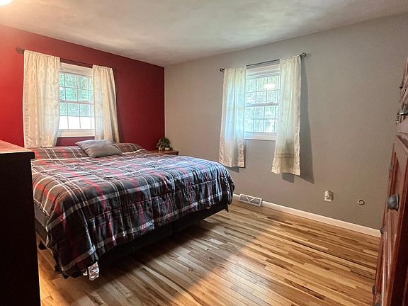 4th image of 108 Wanondoger Cir