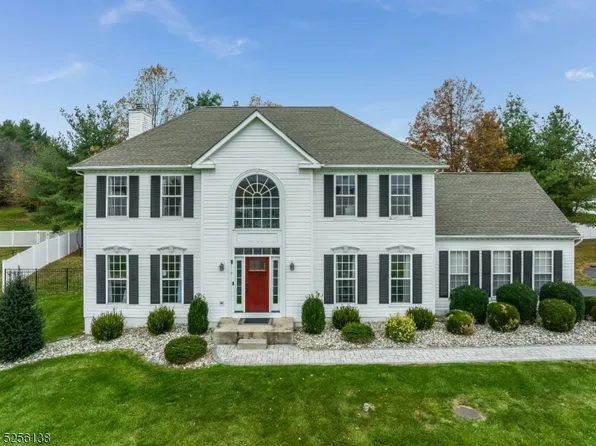 4 Ventura Ct, Raritan Twp., NJ 08822
