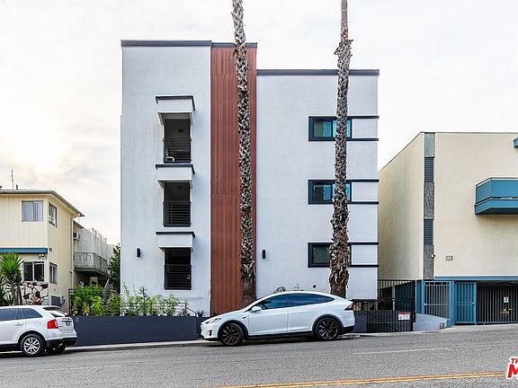 2nd image of 925 N San Vicente Blvd #2A