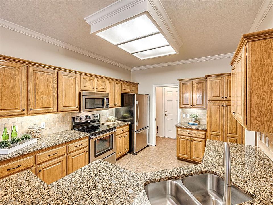 1st image of 209 Woodbridge Cir