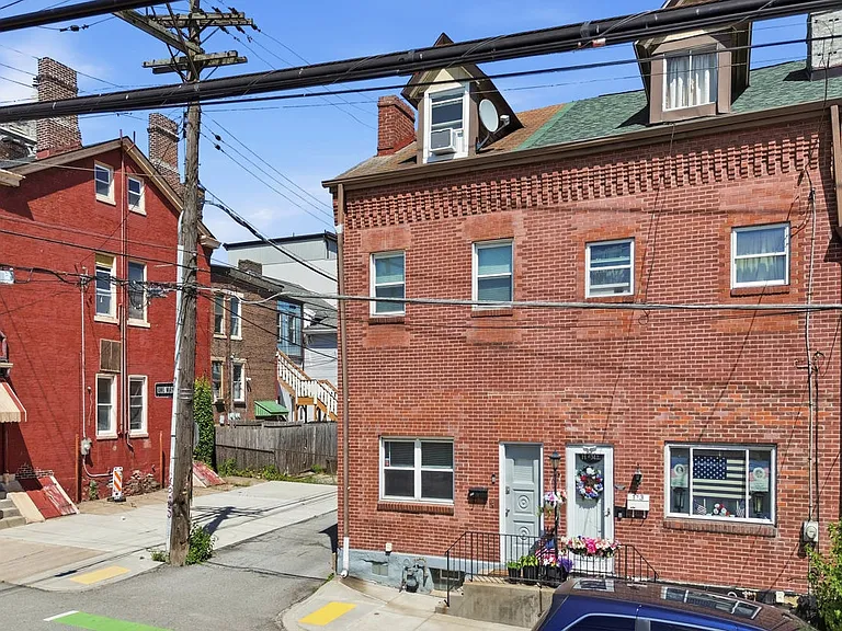 111 Pearl St — Photo 15