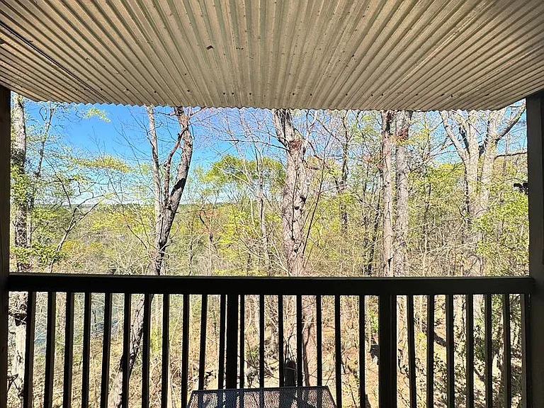 226 Edgewater Ln — Photo 4