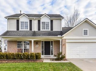 936 S Parkwood Dr, South Lyon, MI 48178