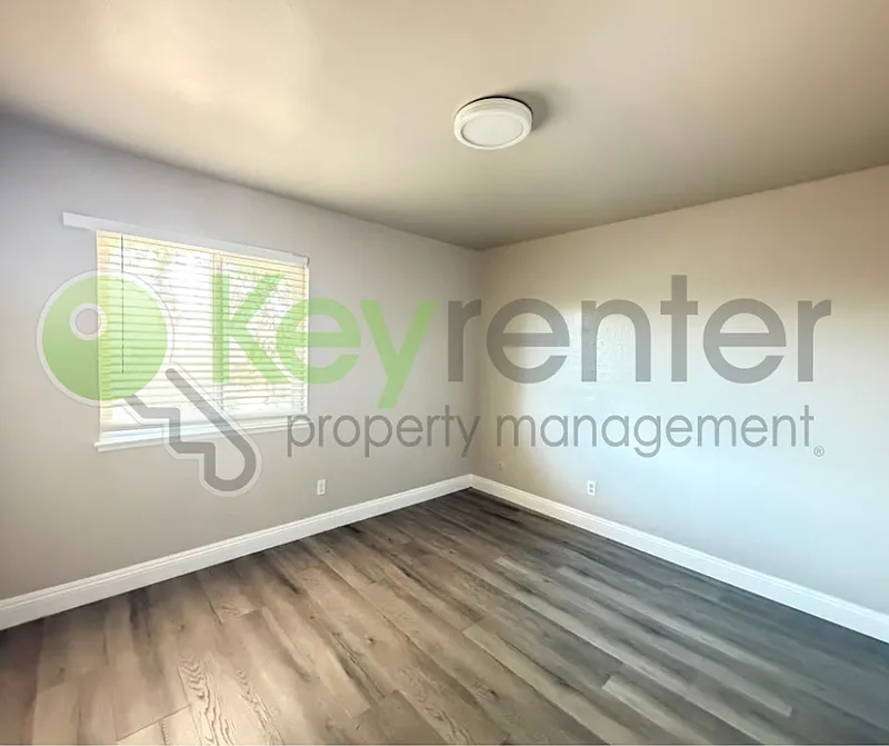 2 bed, 1.0 bath, 750 sqft, $1,400 — Photo 4